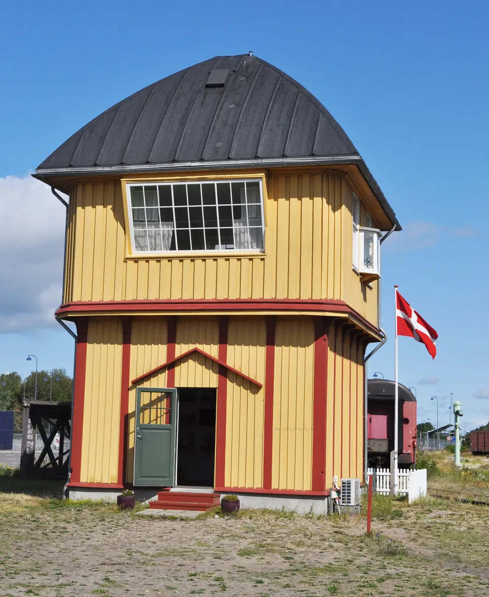 Kommandoposten ’Det gule Palæ’ fra Københavns Godsbanegård, genopført ved Gedser Remise.